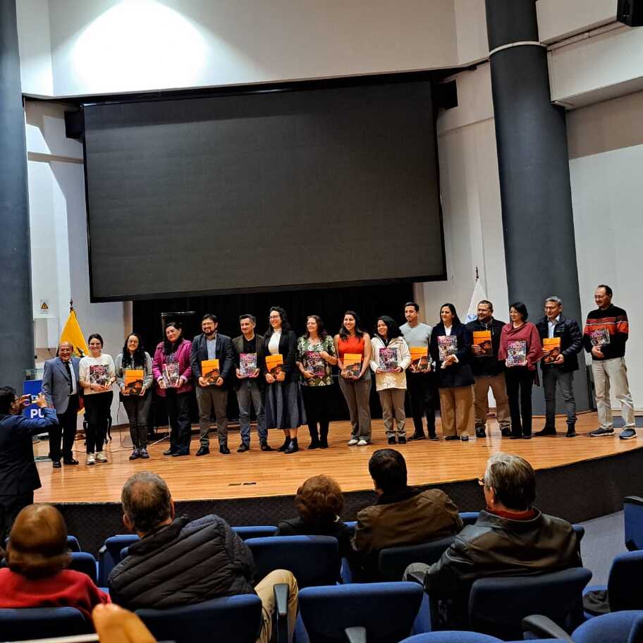 lanza-PUCE-NuestraCiencia_JBPJM (1) Lanzamiento revista Nuestra Ciencia 27